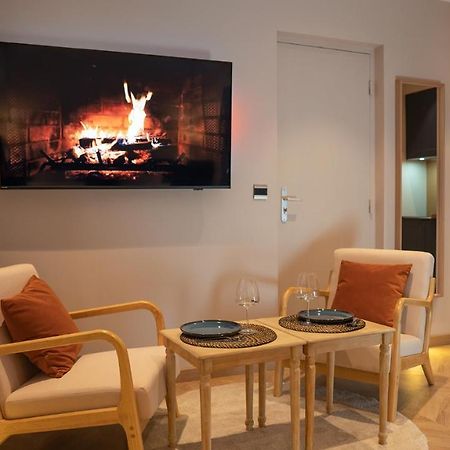 Suite De Luxe Jacuzzi Balneo,King Size Bed โกลโลบรีแยส์ ภายนอก รูปภาพ