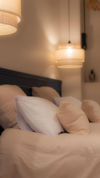 Suite De Luxe Jacuzzi Balneo,King Size Bed โกลโลบรีแยส์ ภายนอก รูปภาพ