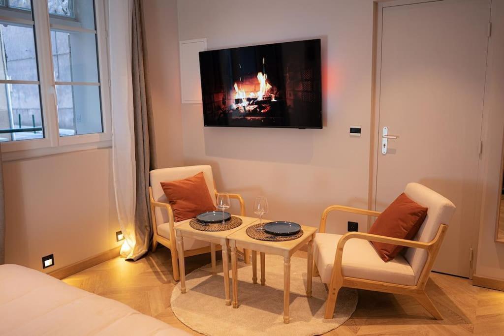 Suite De Luxe Jacuzzi Balneo,King Size Bed โกลโลบรีแยส์ ภายนอก รูปภาพ